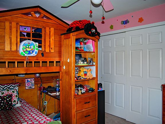 3rd image of 13 Apple Tree Ln