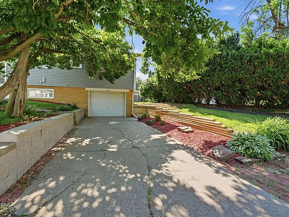 3rd image of 1519 Parklane Dr