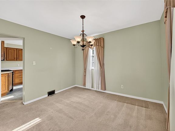 5th image of 3553 Oakleaf Rd