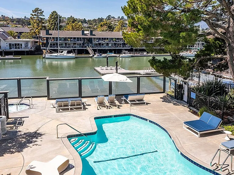 The Cove at Tiburon — Photo 24