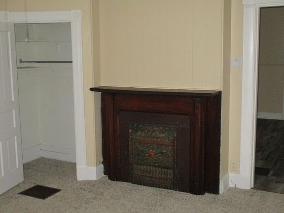5th image of 1552 Saint Clair St