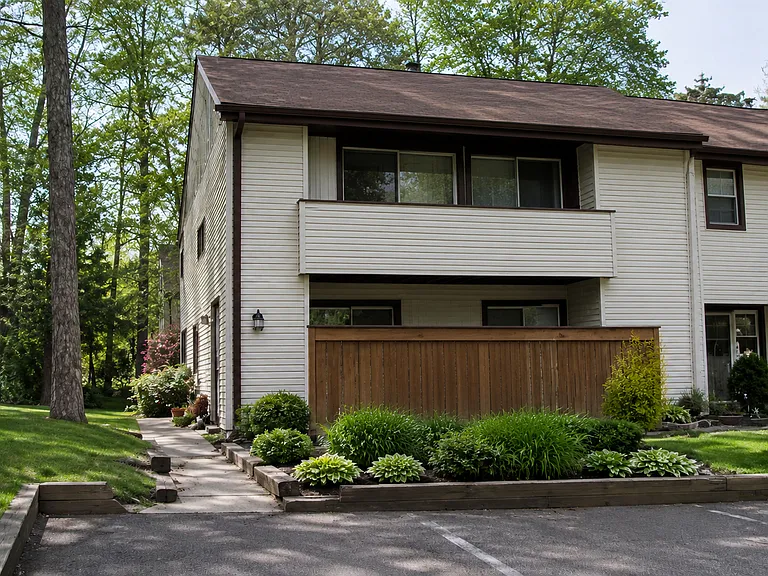 2714 Evergreen Ct — Photo 1