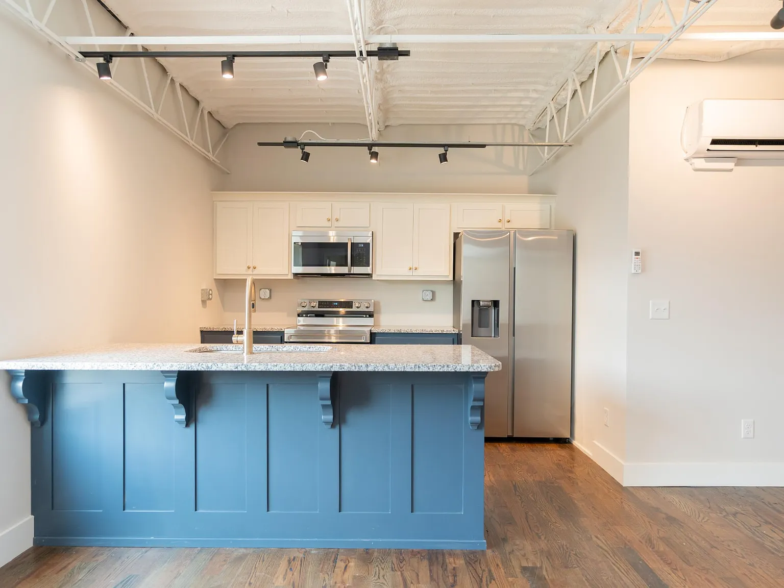 1 bed, 1.0 bath, 900 sqft, $1,675 — Photo 2