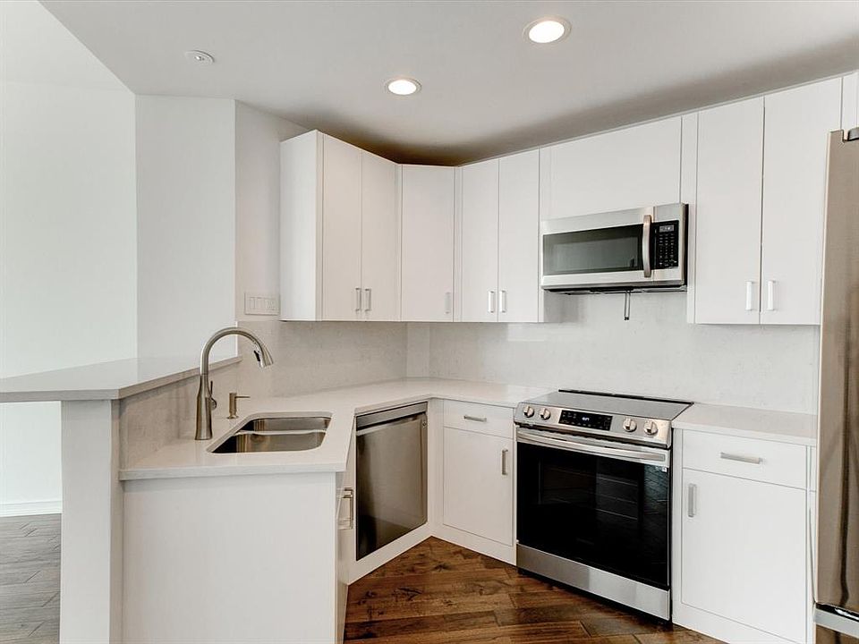 1st image of 500 Throckmorton St APT 2010