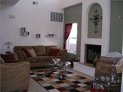 2nd image of 7124 Boxwood Ave NE