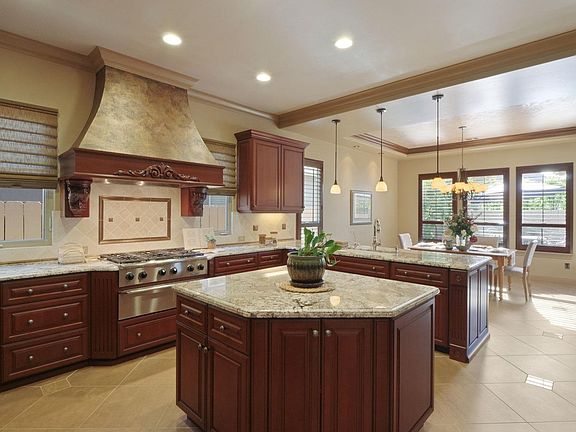 3rd image of 2549 Canal Dr