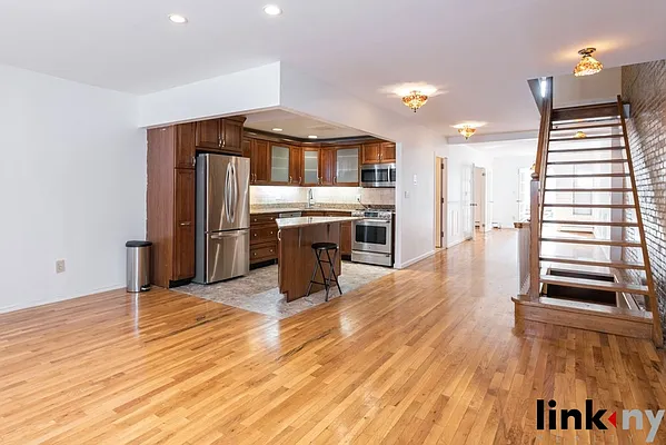 Rented by Link NY Realty | media 43