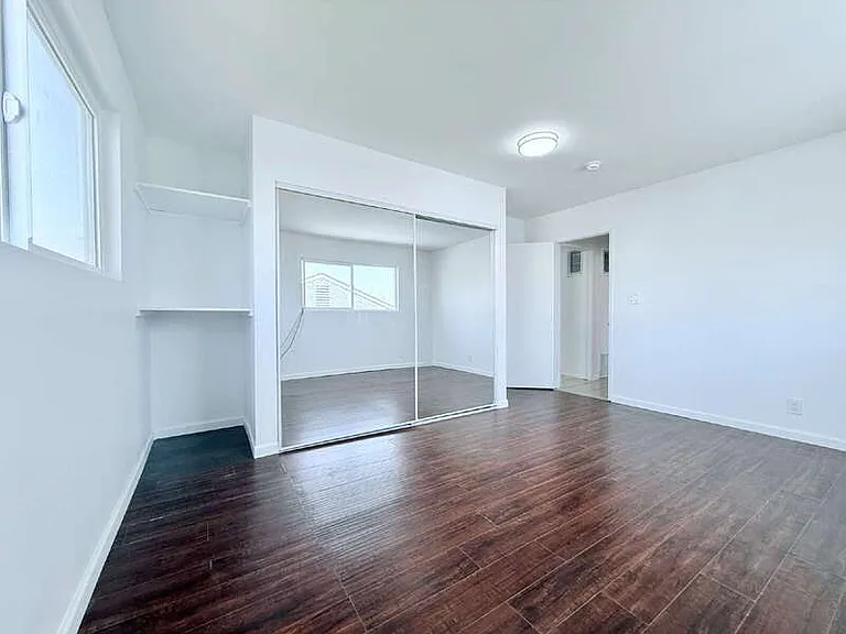 1915 S Longwood Ave #5 — Photo 13