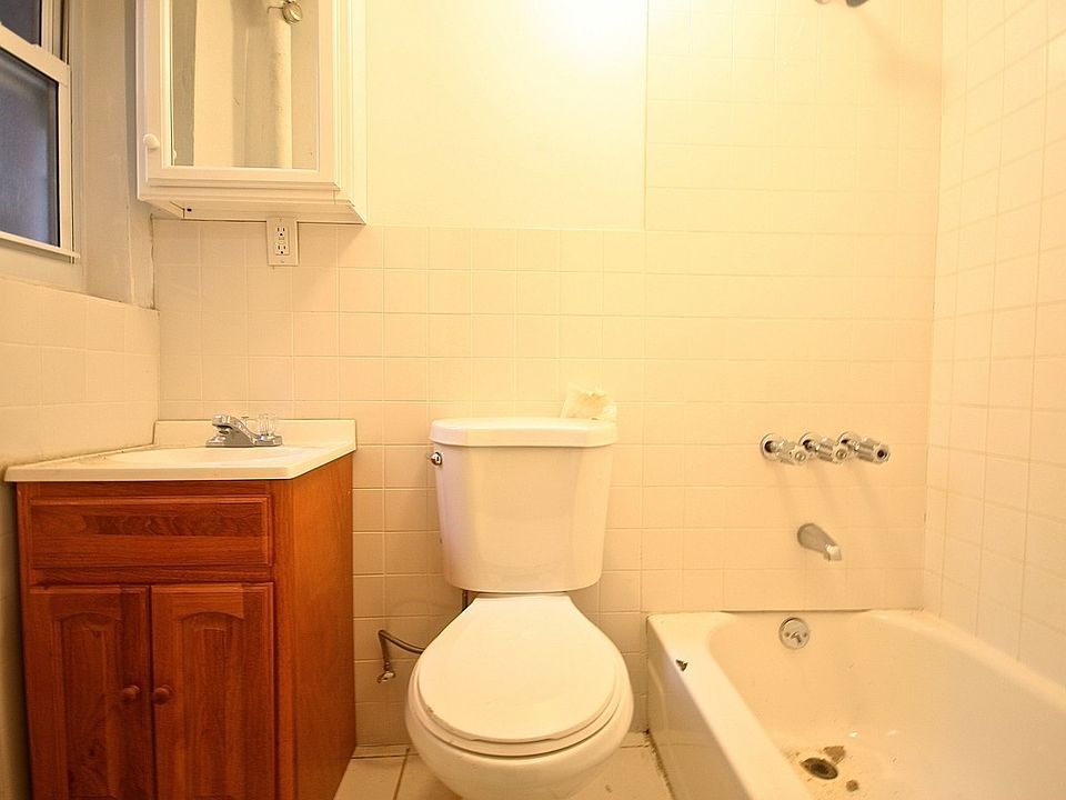 2nd image of 299 Quincy St #1V