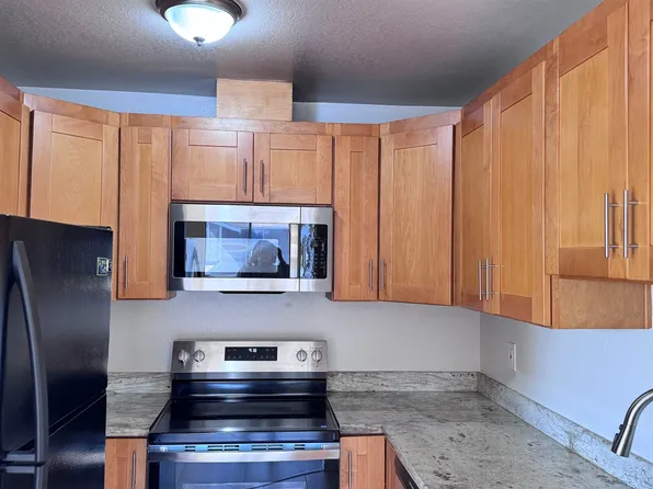 23 Raintree Ct APT 15, Hayward, CA 94544