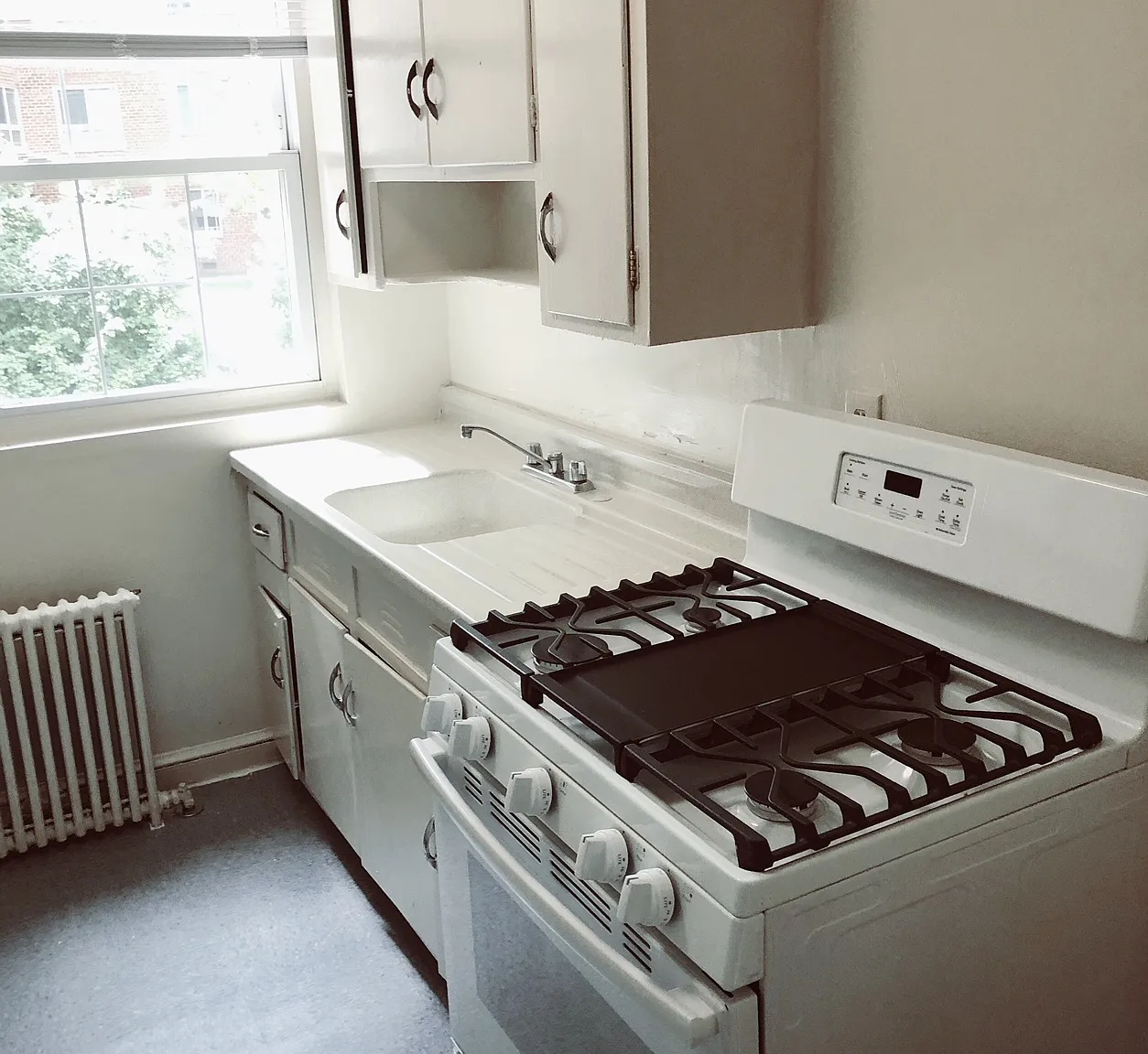 3 bed, 900 sqft, $1,695 — Photo 3