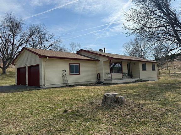 3rd image of 19394 Magnolia Rd