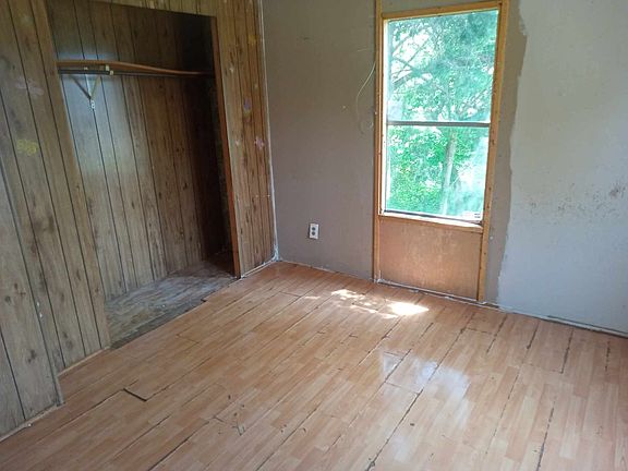 4th image of 1067 County Road 467 #121