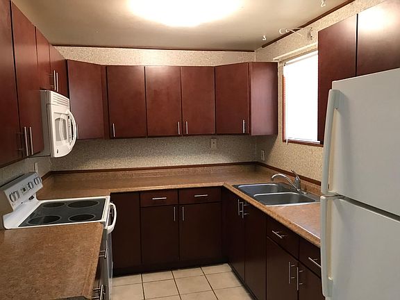 5th image of 3403 W Van Buren Dr