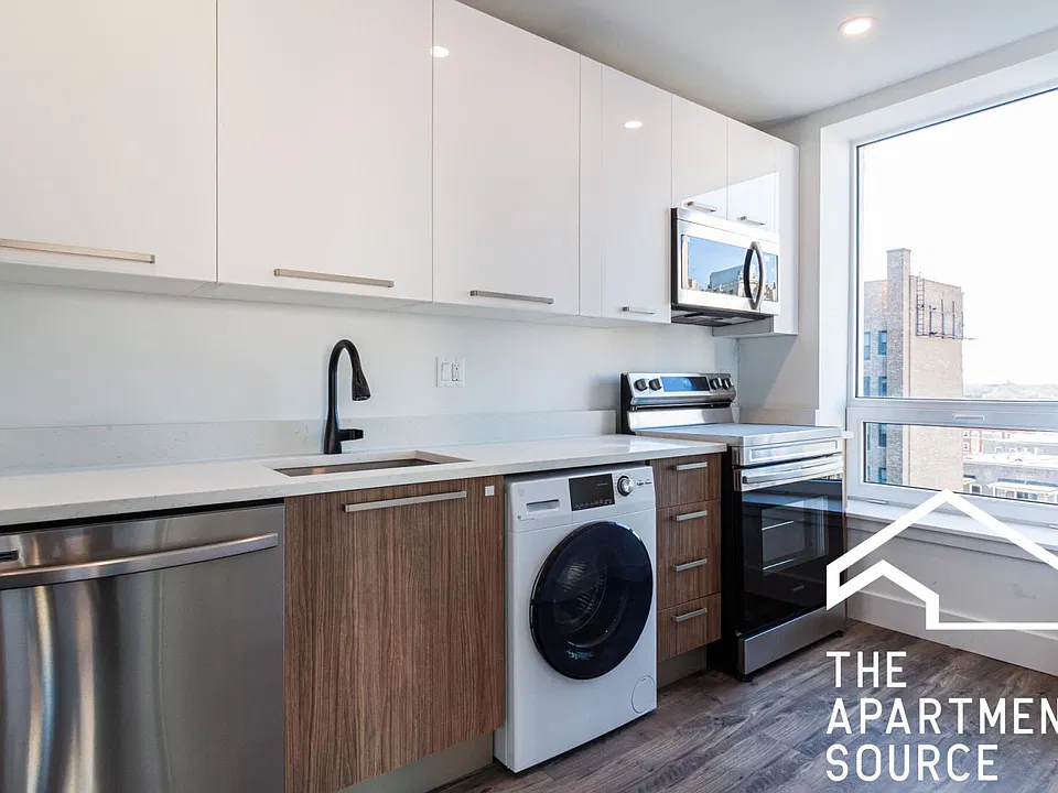 941 W Carmen Ave #202