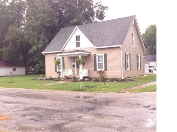 111 N Vine St, Freeburg, IL 62243