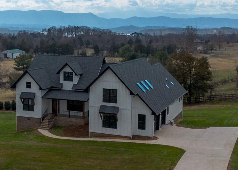 1st image of 374 Fairway Dr