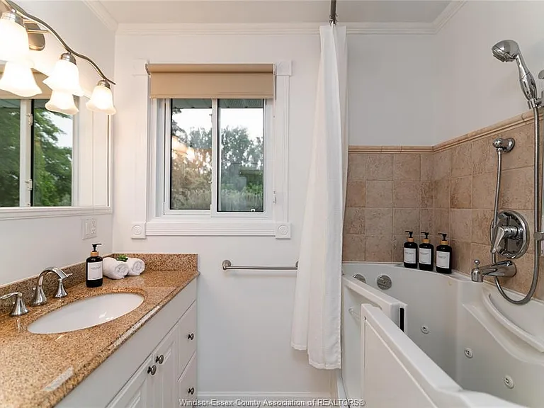 1174 Heritage Rd — Photo 10