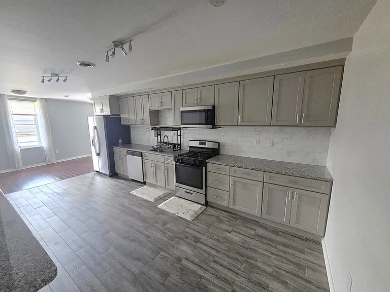 400 Kossuth Ave #3E — Photo 1