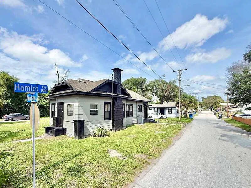 3 bed, 1.0 bath, 1027 sqft, $1,850 — Photo 4