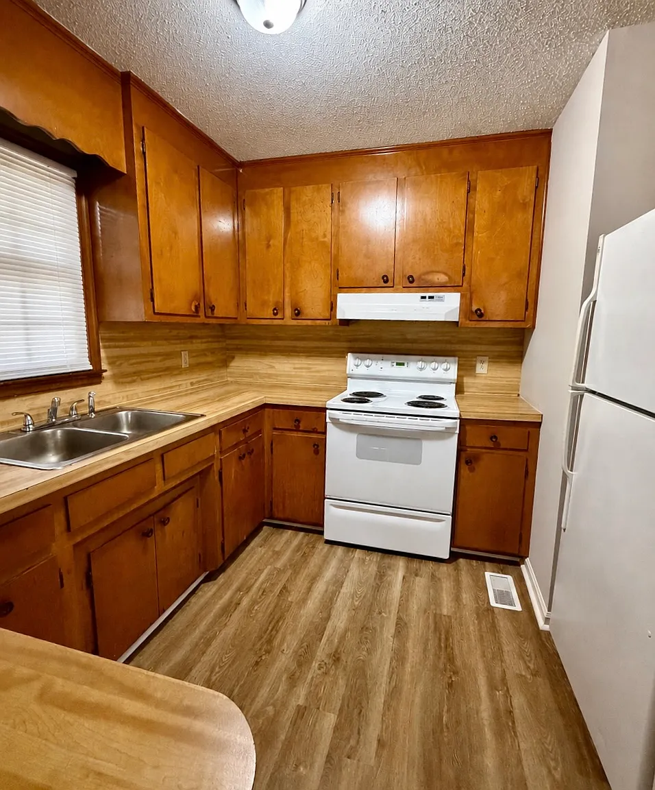 3 bed, 1077 sqft, $1,295 — Photo 4