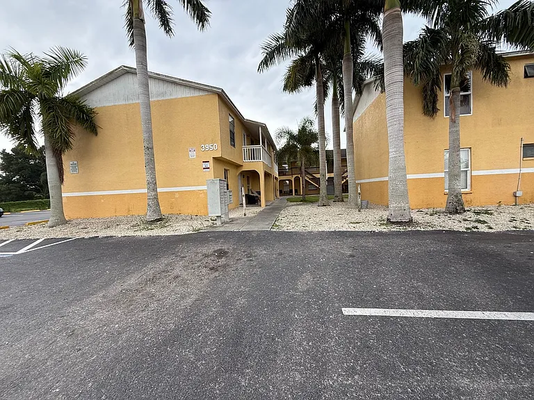 3950 Lora St — Photo 16