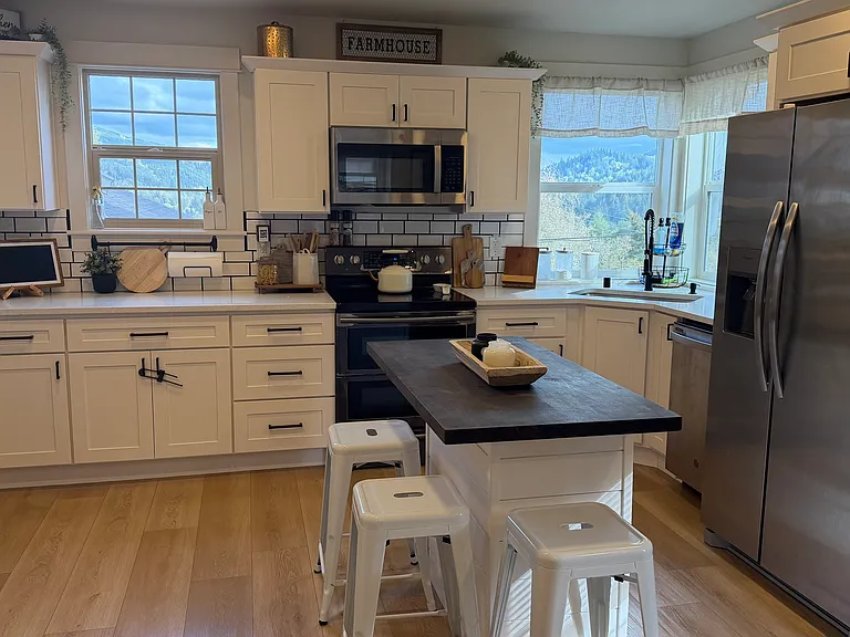 2405 Sunrise St — Photo 1