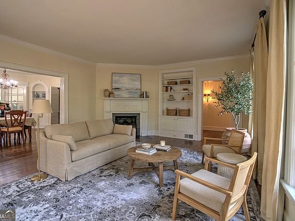 4th image of 209 Sherwood Rd