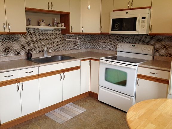 Pretty Glass Backsplash!