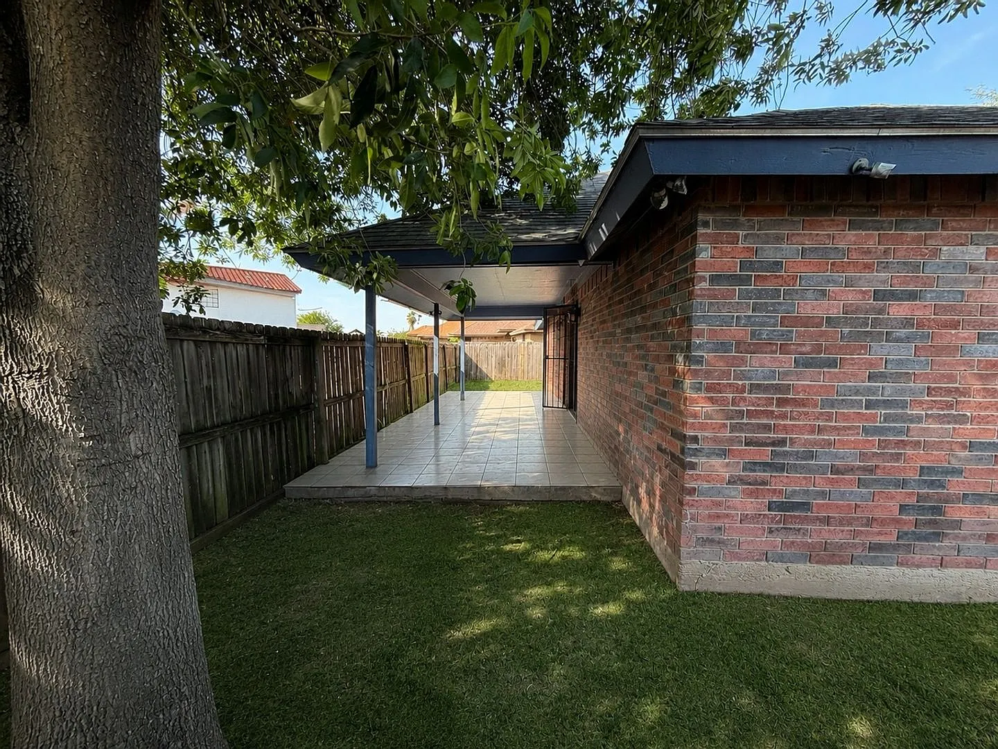 3BR 2BT House in Brownsville Country Club — Photo 2