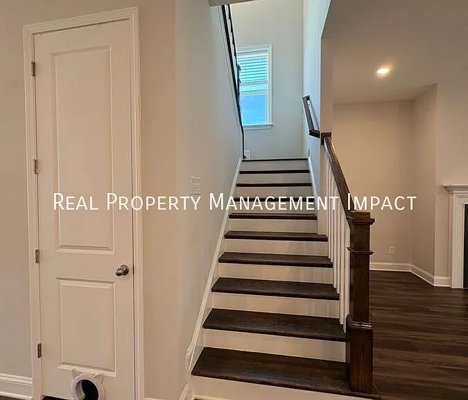 25 Parkway Dr — Photo 32
