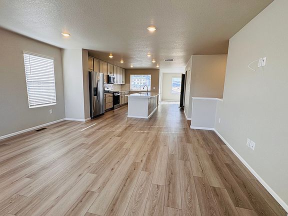 3rd image of 14391 Pansy Loop