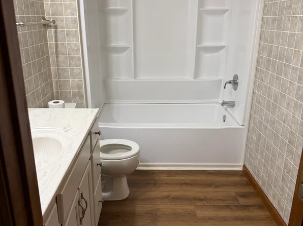 620 Main St #A, Waterford, OH 45786