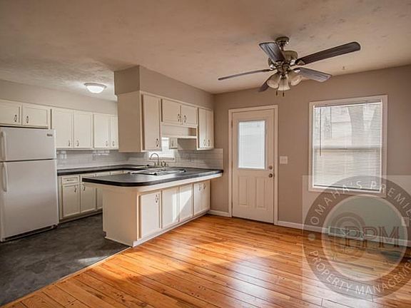 3rd image of 8639 Lakeview Dr
