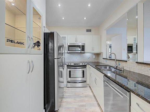 3rd image of 554 Plaza Seville Ct APT 103