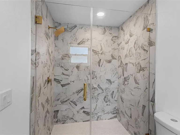 8201 Riverside Dr NE — Photo 15