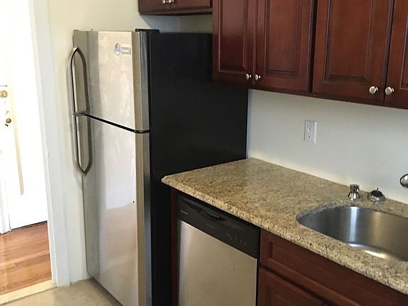 3rd image of 170 Jewett Ave APT A1