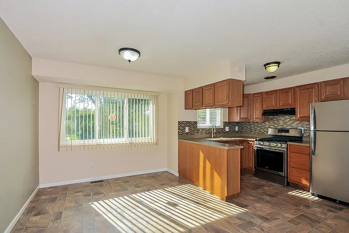 3 bed, 2.0 bath, 1082 sqft, $1,425 — Photo 4