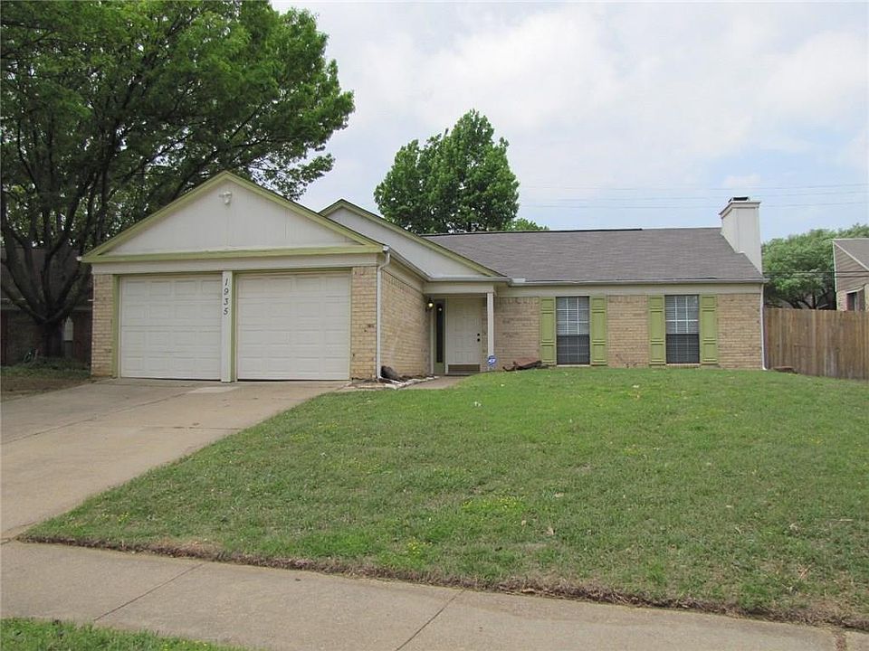 1st image of 1935 Pin Oak Dr
