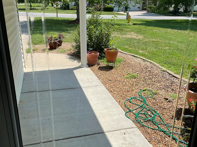 Roberta Dr — Photo 10
