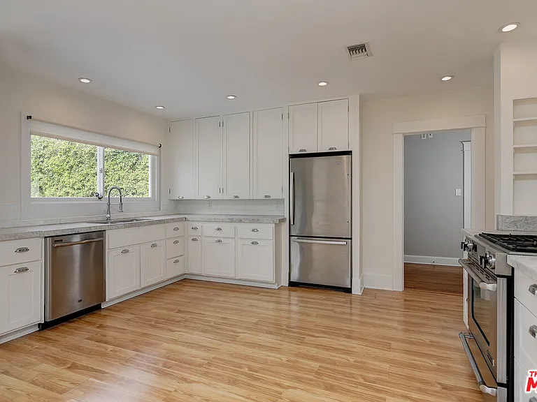 1441 N Ogden Dr — Photo 15
