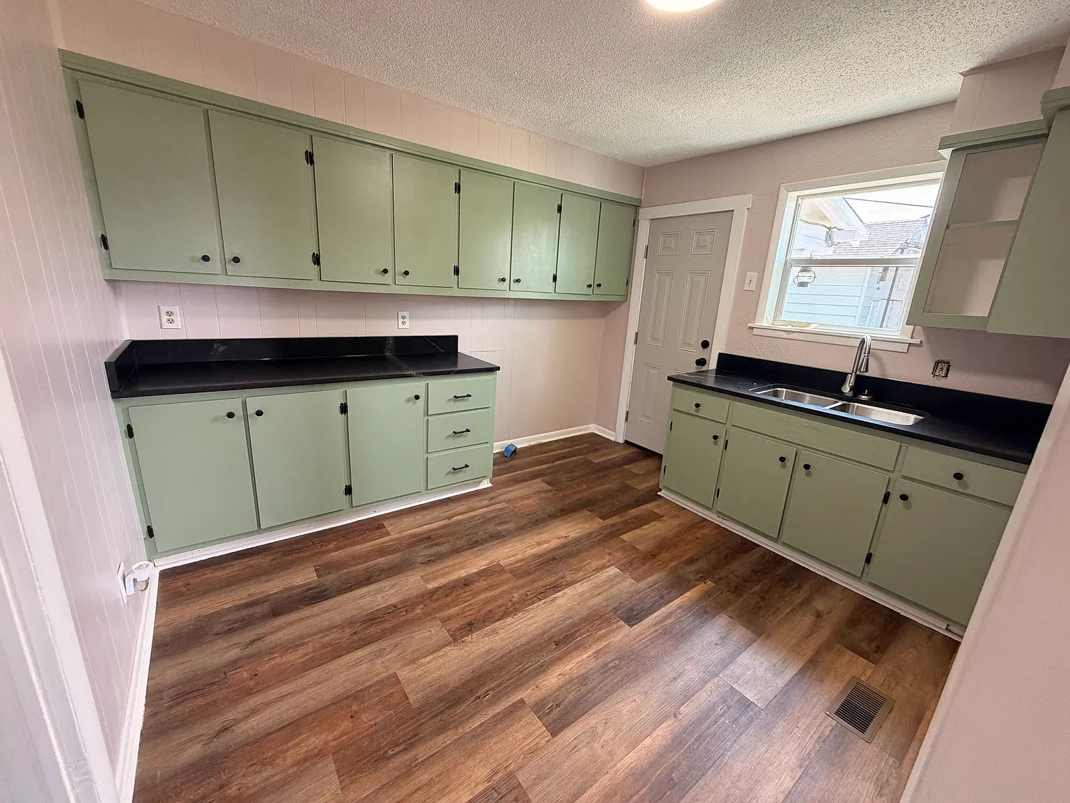 3 bed, 1368 sqft, $1,600 — Photo 2