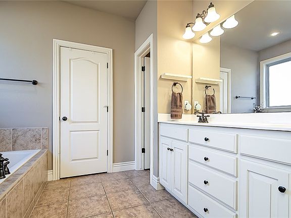 5th image of 5410 S Shearwood Dr