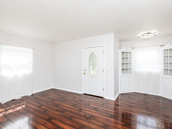 5th image of 3807 Queen Crest Ave