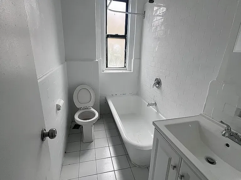 2387 Morris Ave #A2 — Photo 8