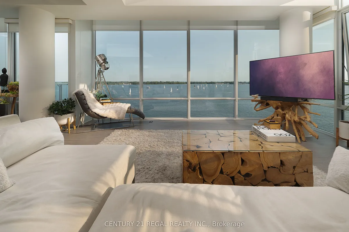 Building Photo - 29 Queens Quay E #1014