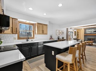 S57W22661 Woodside COURT, Waukesha, WI 53189