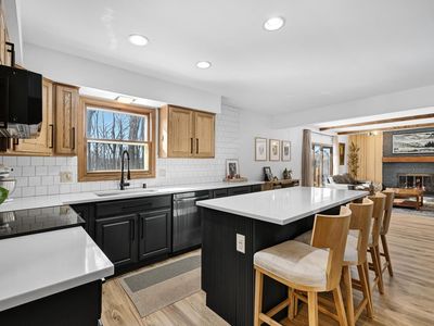 S57W22661 Woodside COURT, Waukesha, WI, 53189