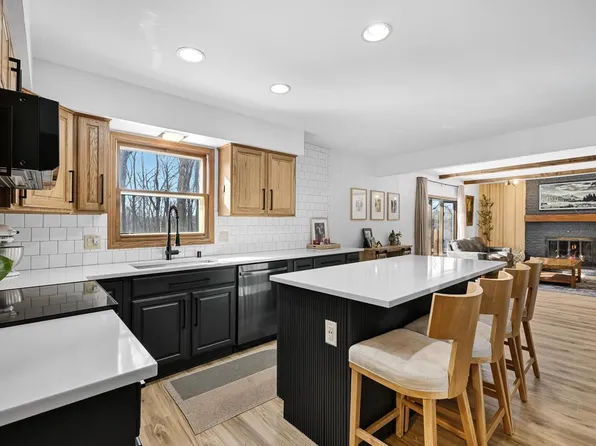 S57W22661 Woodside COURT, Waukesha, WI 53189