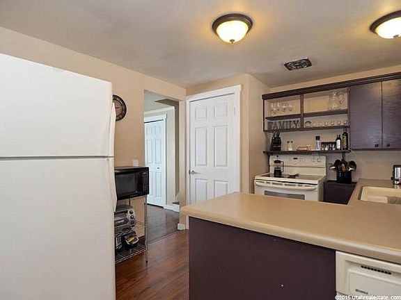 3rd image of 2078 E Villaire Ave
